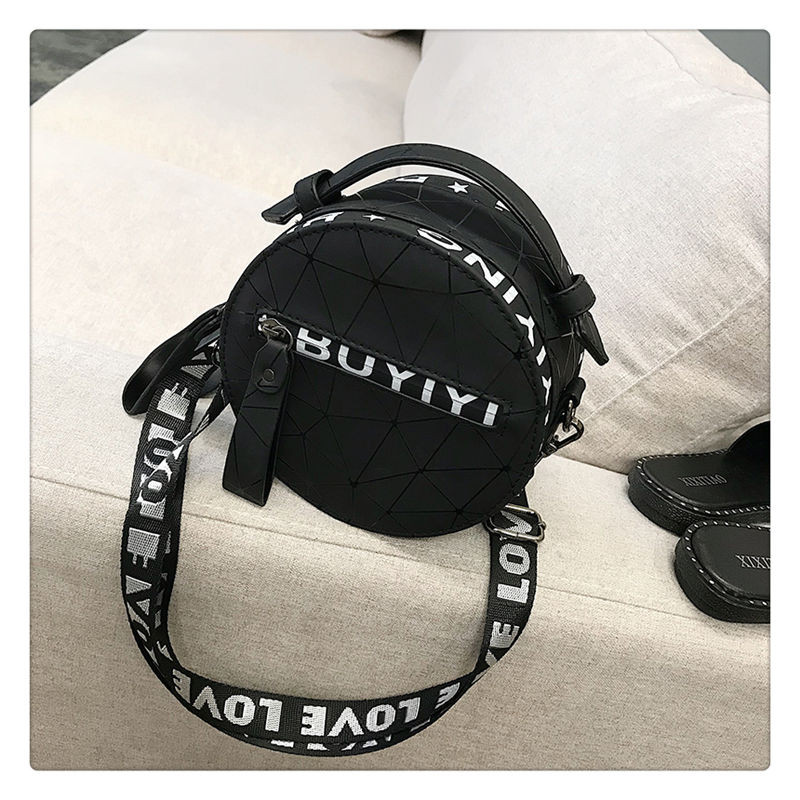 Modern női táska kerek formában, rövid és hosszú füllel