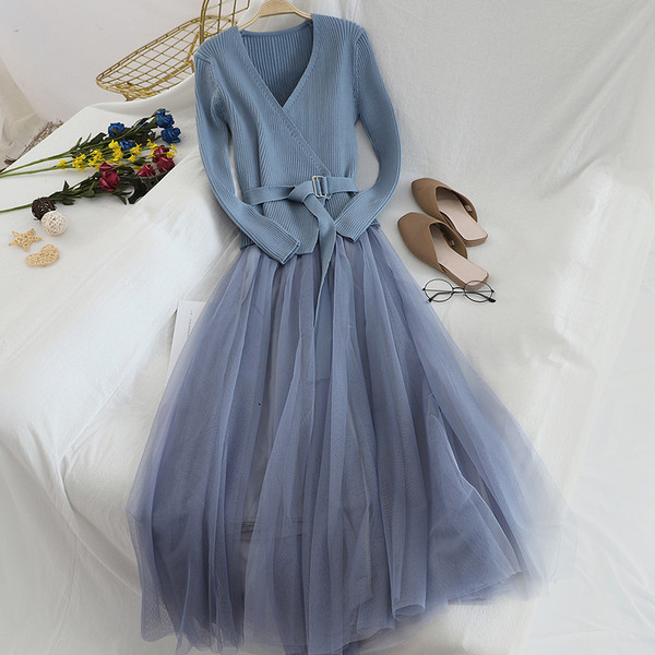 Korszerű női szett, melyben egy kardigán és egy ruha több színben is megtalálható tüllvel