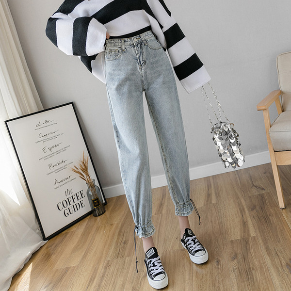 Modern női farmer magas derékkal, világos színben - egyenes modell