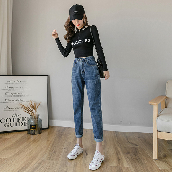 A jelenlegi női farmer új modellje kék és fekete színben