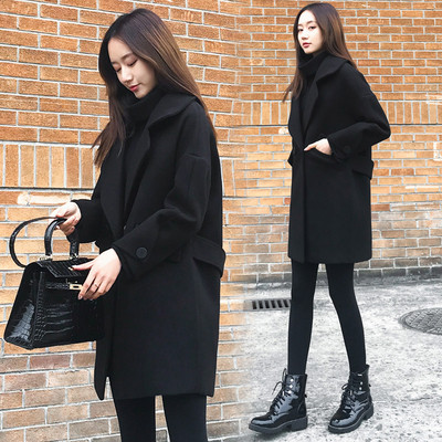 Стилно дамско палто с джобове в черен цвят