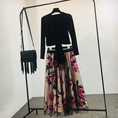 Két részből álló, modern női szett - szoknya és blúz