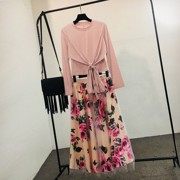 Két részből álló, modern női szett - szoknya és blúz