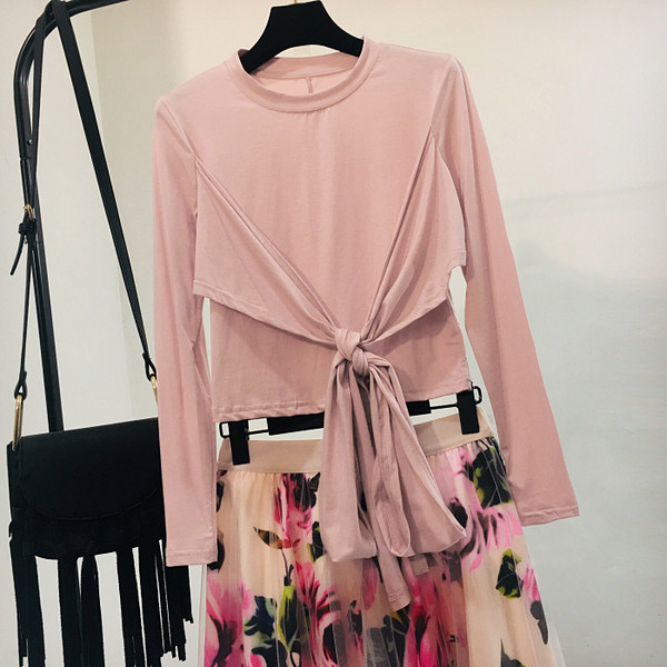 Két részből álló, modern női szett - szoknya és blúz