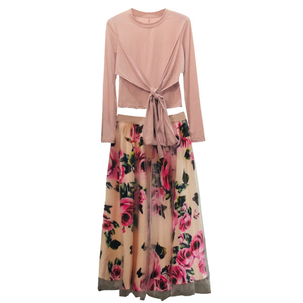 Két részből álló, modern női szett - szoknya és blúz