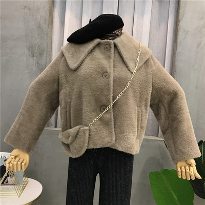 Stílusos női pehelykabát táskával több színben