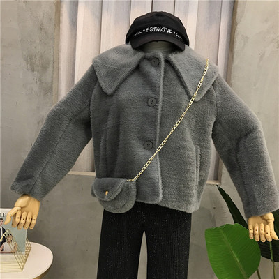 Stílusos női pehelykabát táskával több színben