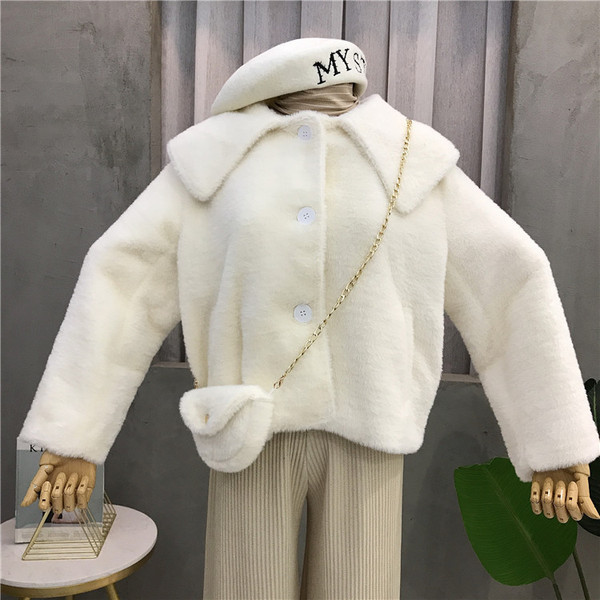 Stílusos női pehelykabát táskával több színben