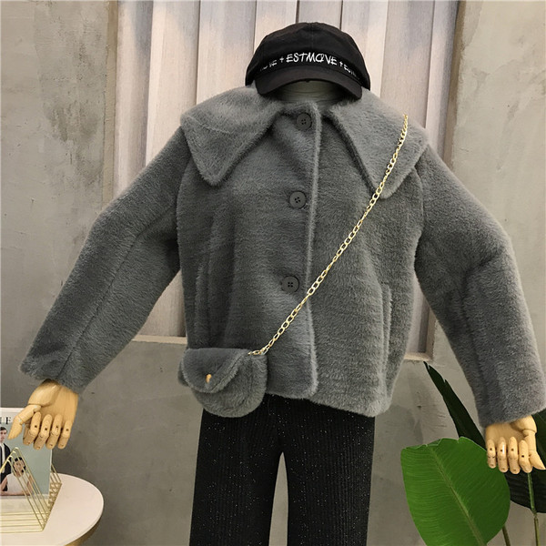 Stílusos női pehelykabát táskával több színben