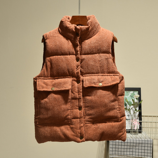 Modern női mellény, gombokkal, zsebekkel, négy színben