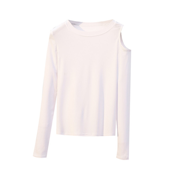 Lezser női blúz csupasz váll és ovális nyakkivágással, fekete-fehér színben