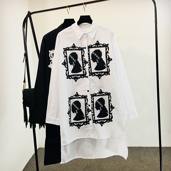 Fekete-fehér rátéttel ellátott női ing - aszimmetrikus modell