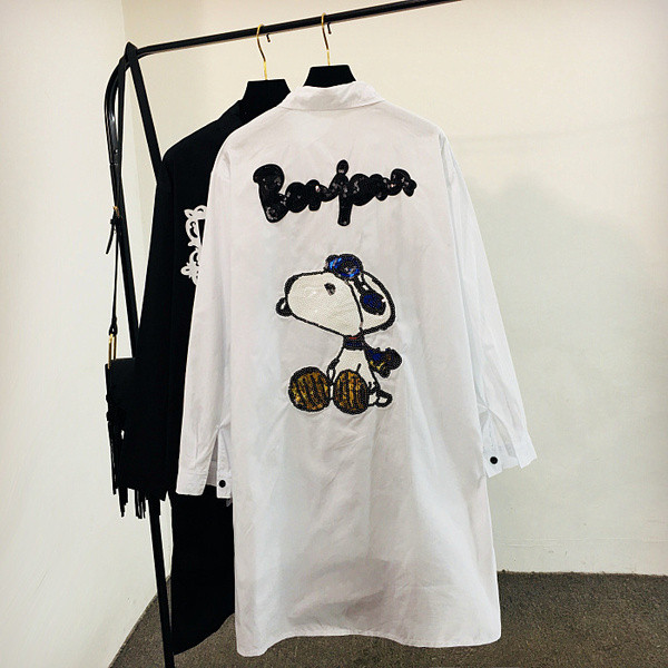 Fekete-fehér rátéttel ellátott női ing - aszimmetrikus modell