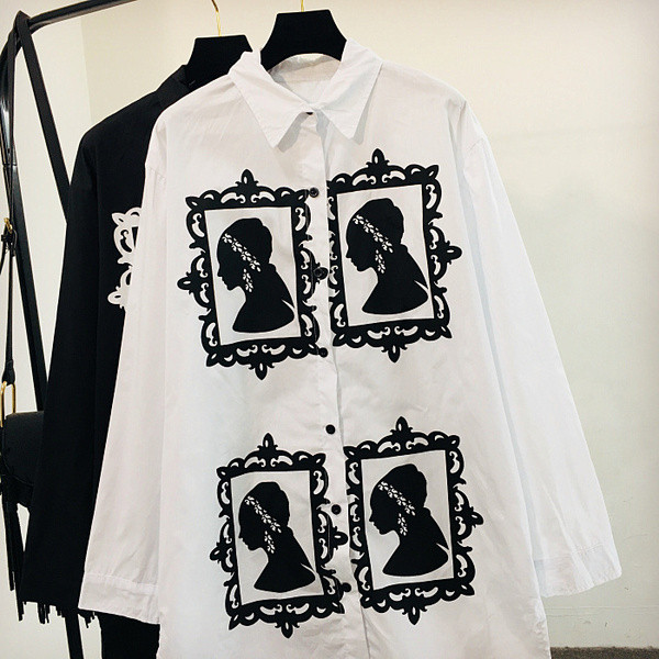 Fekete-fehér rátéttel ellátott női ing - aszimmetrikus modell