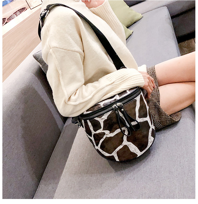 Modern női táska állatmintával és hosszú fogantyúval