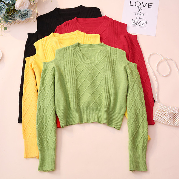 Divatos női pulóver öt színben, csupasz váll