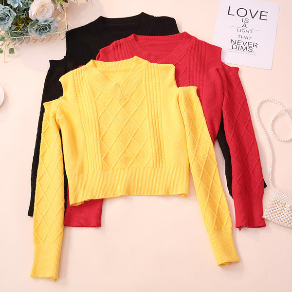 Divatos női pulóver öt színben, csupasz váll