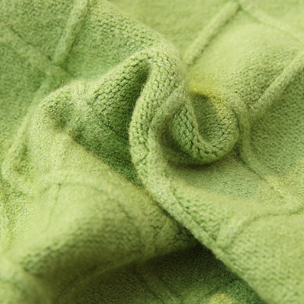 Divatos női pulóver öt színben, csupasz váll