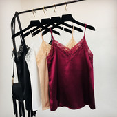 Női szatén felső csipkével és vékony pántokkal, piros, sárga és fehér színben