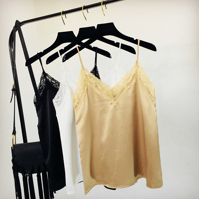 Női szatén felső csipkével és vékony pántokkal, piros, sárga és fehér színben