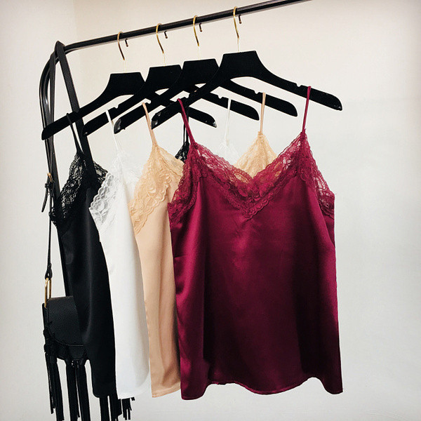 Női szatén felső csipkével és vékony pántokkal, piros, sárga és fehér színben