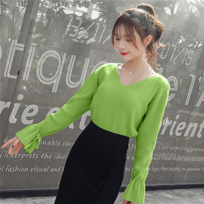 Új modell női pulóver V-nyakú és lótusz ujjú több színben