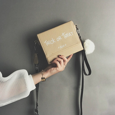 Női táska felirattal és hosszú füllel három színben