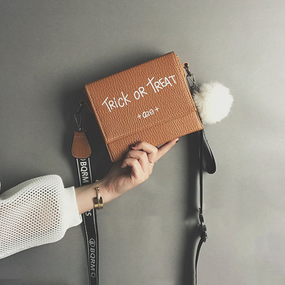 Női táska felirattal és hosszú füllel három színben