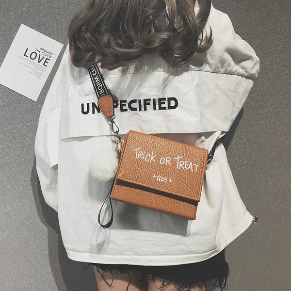 Női táska felirattal és hosszú füllel három színben