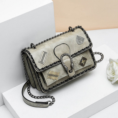 Stílusos kézitáska fém elemekkel, különböző színekben