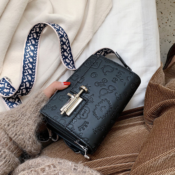 Modern női táska fém elemmel több színben