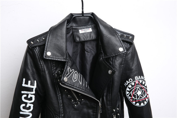 Új modell női bőrkabát, fekete hímzéssel és felirattal