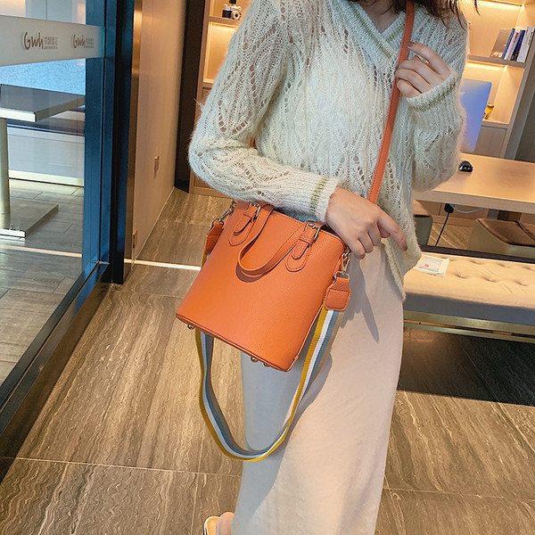 Modern női táska hosszú és rövid fülekkel, többféle színben