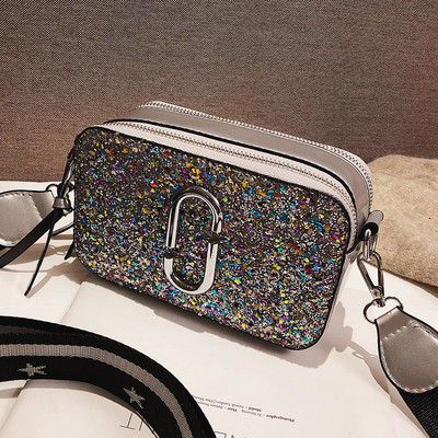 Stílusos női táska két cipzárral és flitterekkel különböző színekben