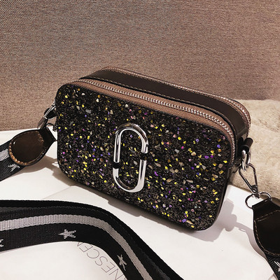 Stílusos női táska két cipzárral és flitterekkel különböző színekben