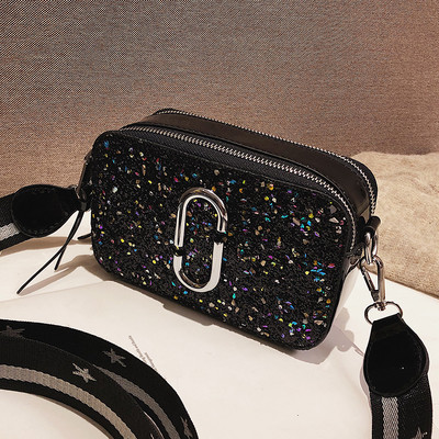 Stílusos női táska két cipzárral és flitterekkel különböző színekben