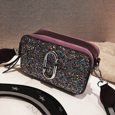 Stílusos női táska két cipzárral és flitterekkel különböző színekben