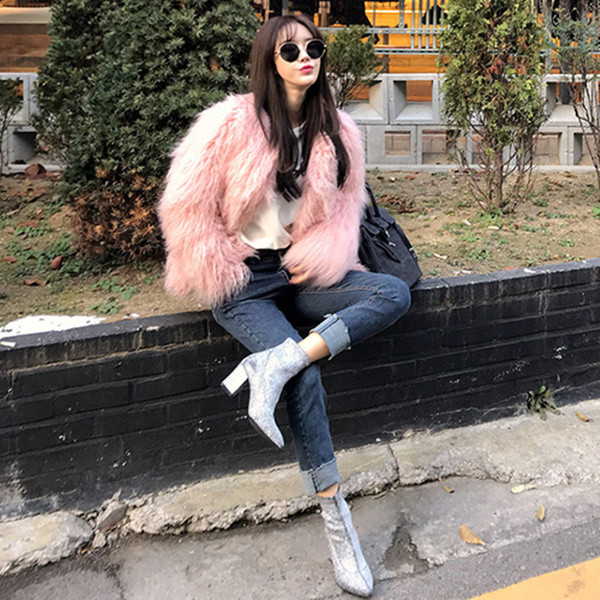 Aktuális női tollkabát rózsaszín és fehér színben, 3XL méretig