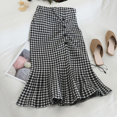 Kockás női szoknya szabású modell három színben, gombokkal