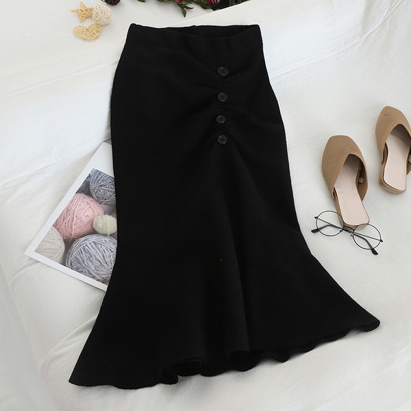 Kockás női szoknya szabású modell három színben, gombokkal