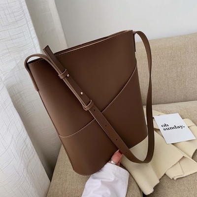 Stílusos női válltáska négy színben