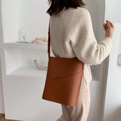 Stílusos női válltáska négy színben