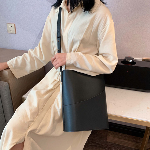 Stílusos női válltáska négy színben