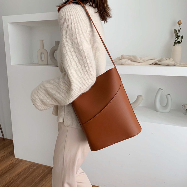 Stílusos női válltáska négy színben