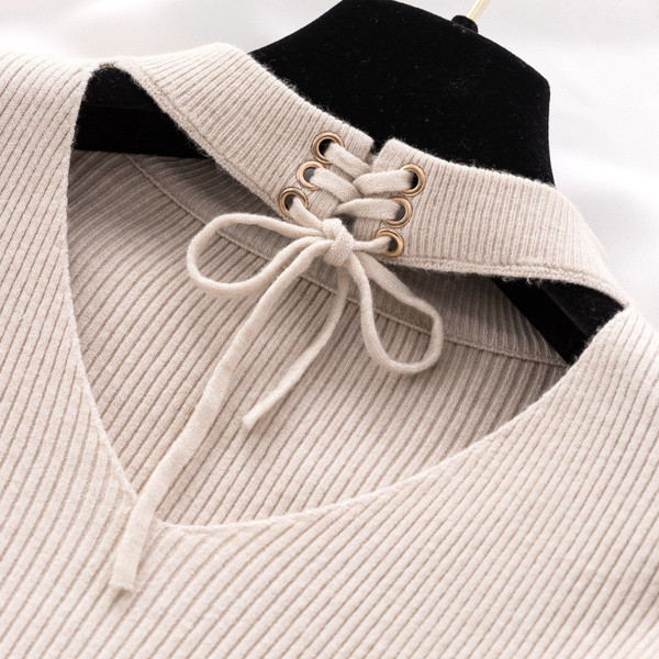 Modern női pulóver nyakkivágással több színben