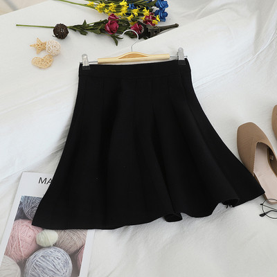 Rövid női szoknya négy színben szabott modellben