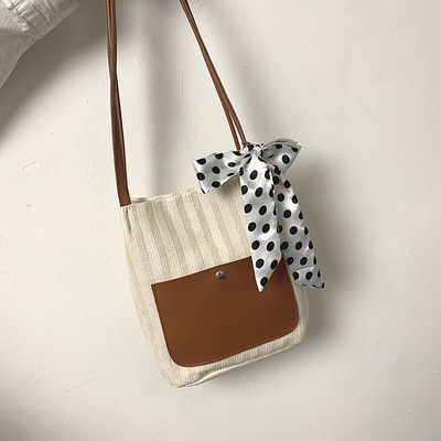 Női táska szalaggal és vállfogantyúval több színben