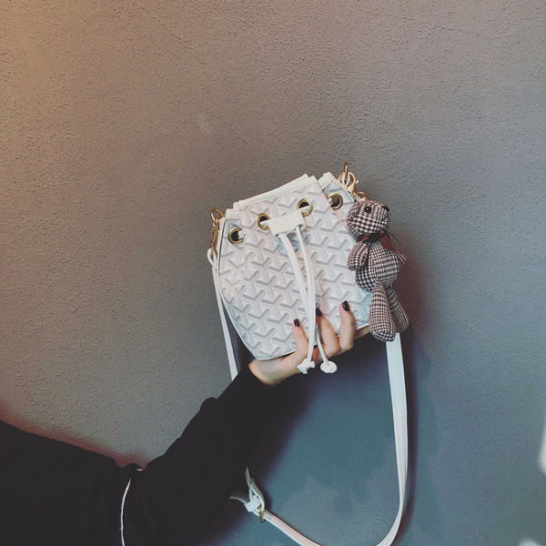 Modern női táska fűzős mackóval, öt színben