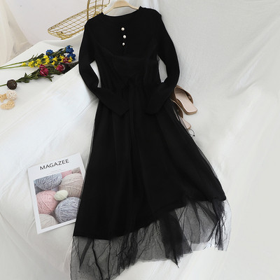 Modern női ruha két színben, gombokkal és tüllel