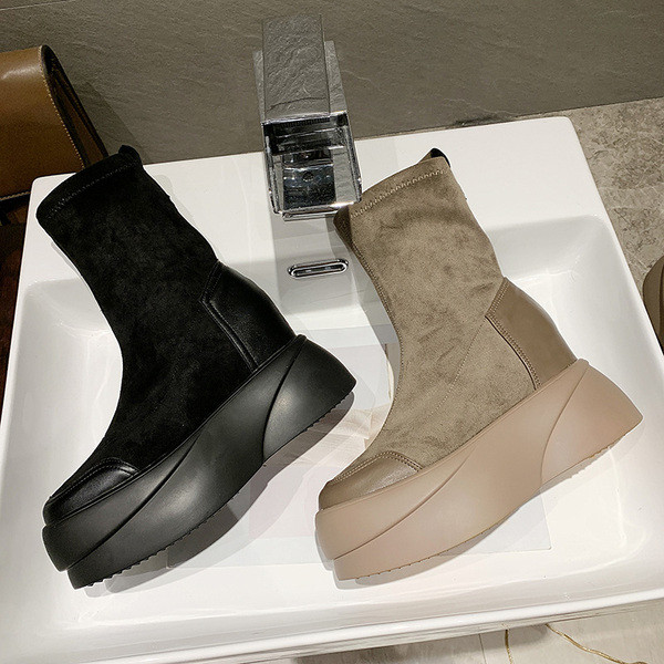 Aktuális női csizma platformos fekete és barna színben